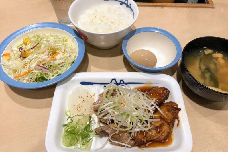 豚焼き肉と豚角煮定食