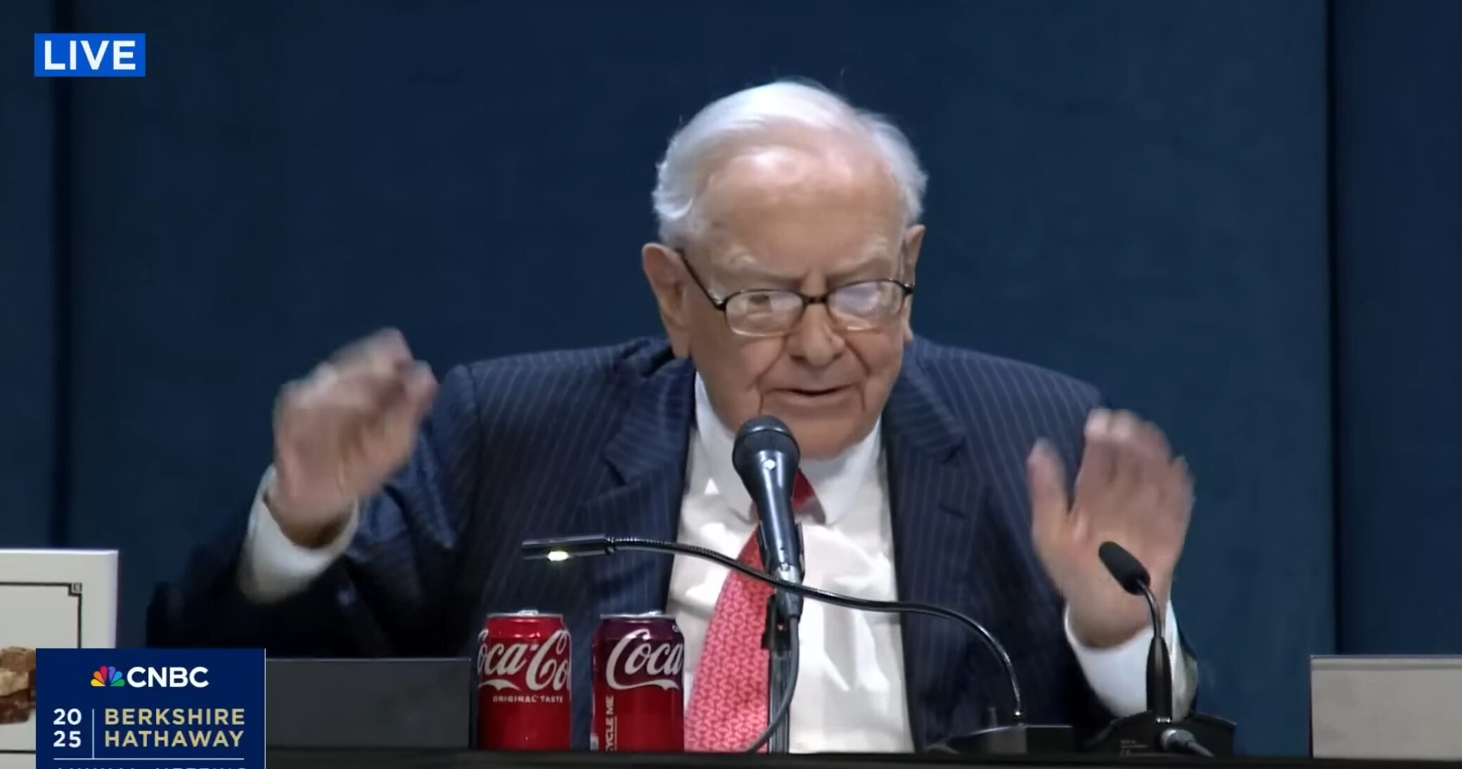 Warren Buffett preside over the full 2025 Berkshire Hathaway annual shareholder meeting